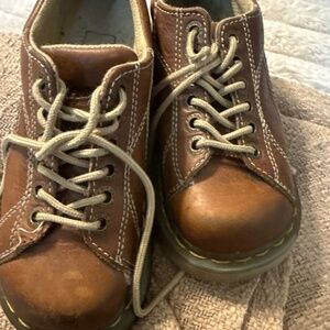 90’s vintage dr marten daisy oxfords